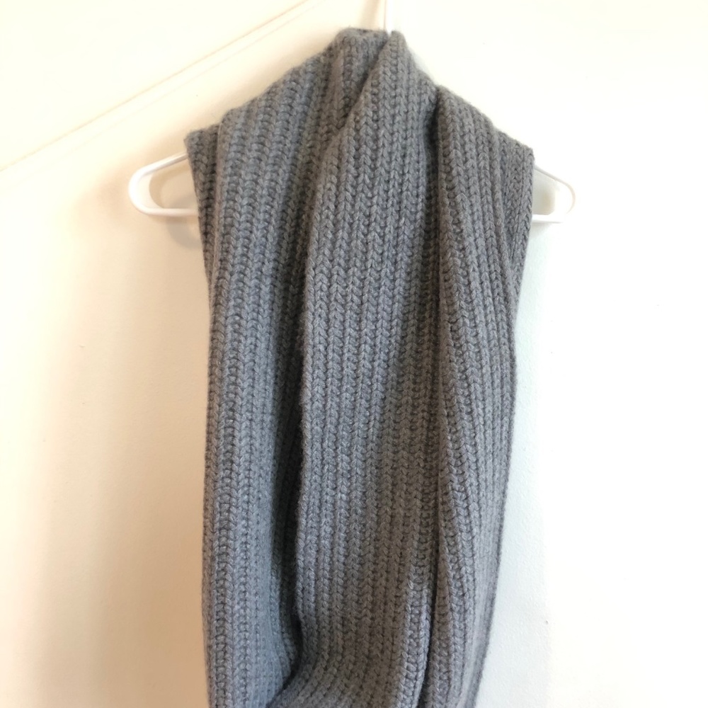 360 100% Cashmere Grey Scarf